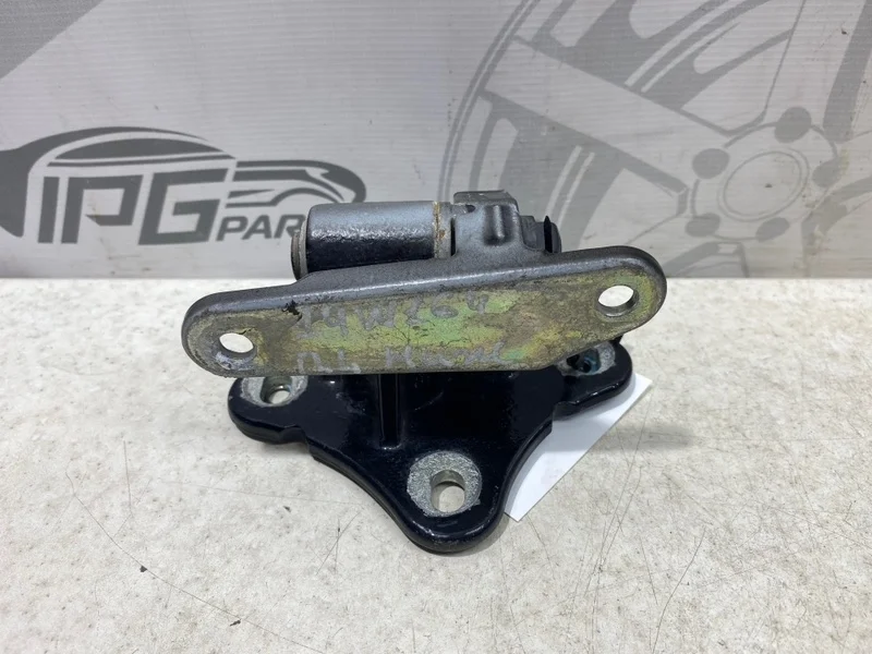 Петля передней левой двери нижняя Mercedes-benz 2009 W164