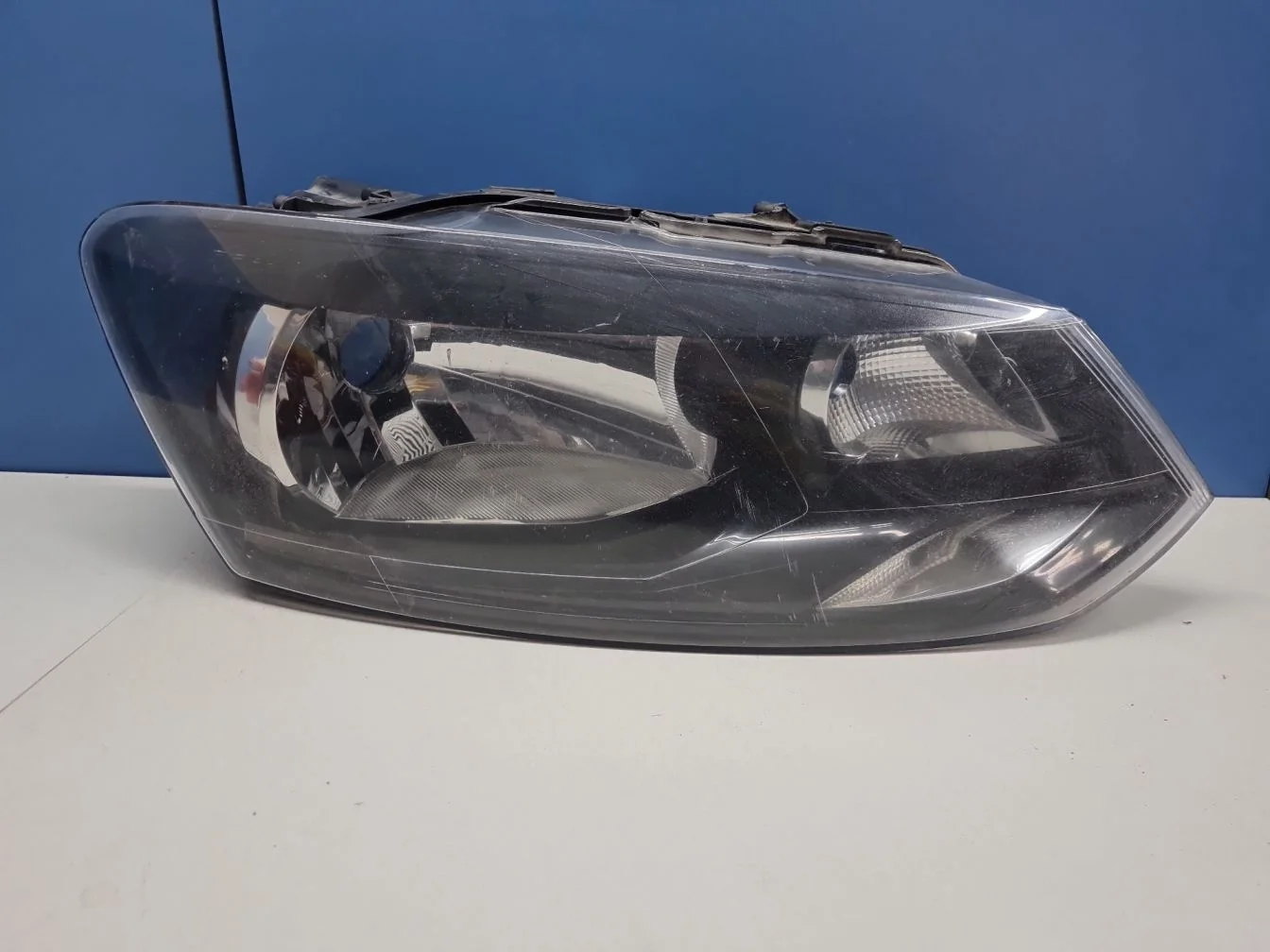 Фара правая для Volkswagen Polo Sedan 2011-