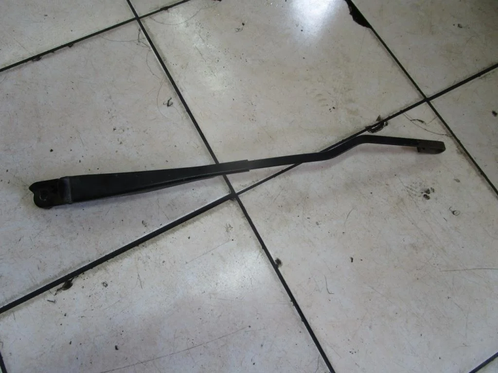 Поводок дворников Mercedes-Benz