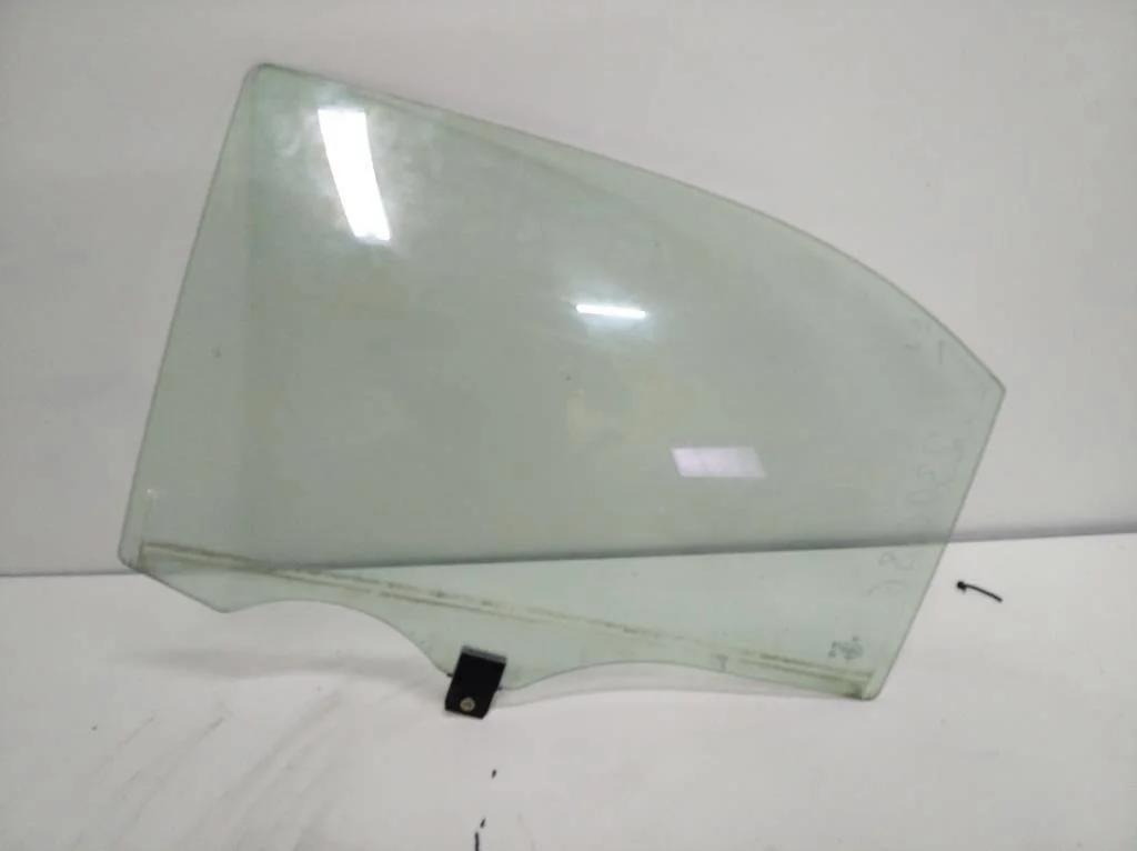 Стекло заднее левое Mercedes-Benz
