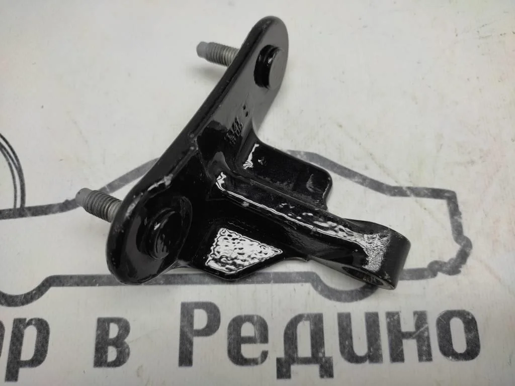 Петля двери Mercedes-Benz