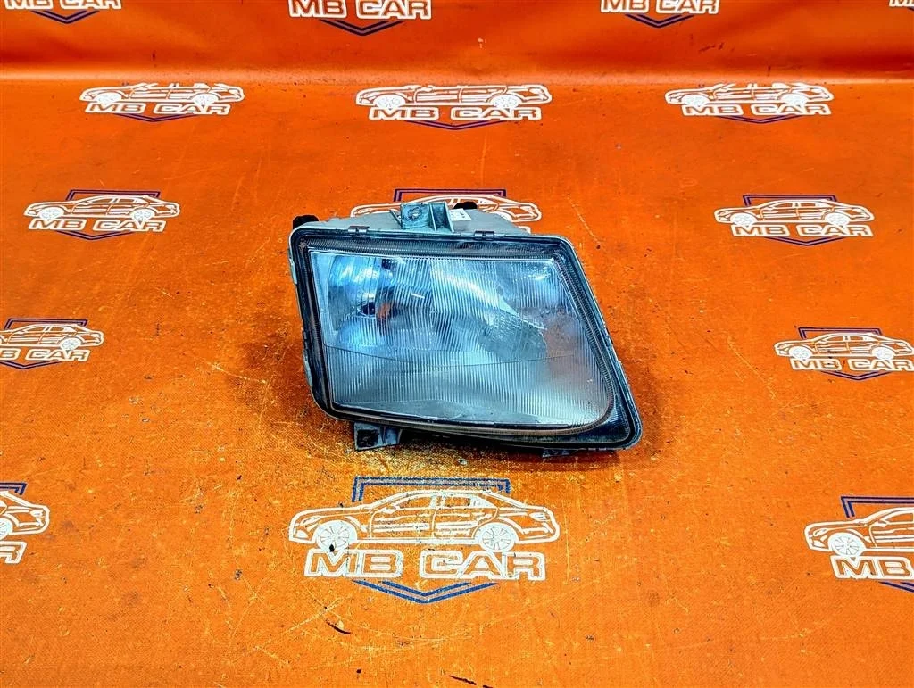Фара правая Mercedes-Benz