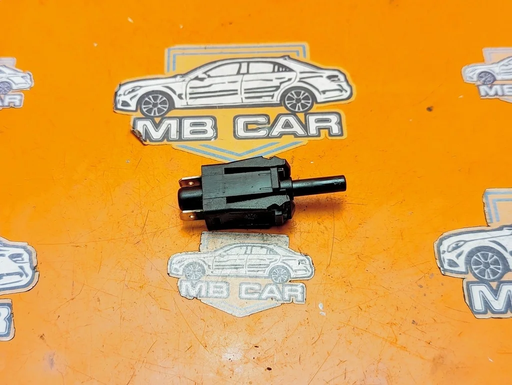 Выключатель стоп-сигнала Mercedes-Benz