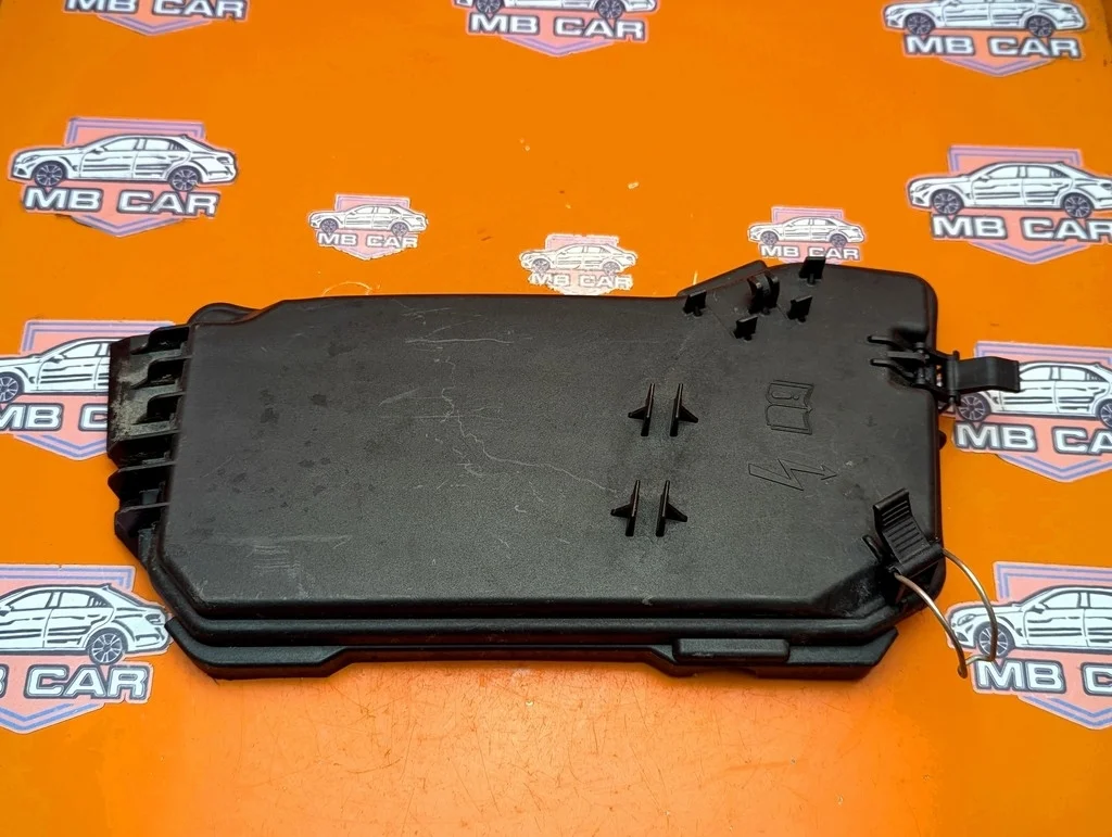 Крышка блока предохранителей Mercedes-Benz