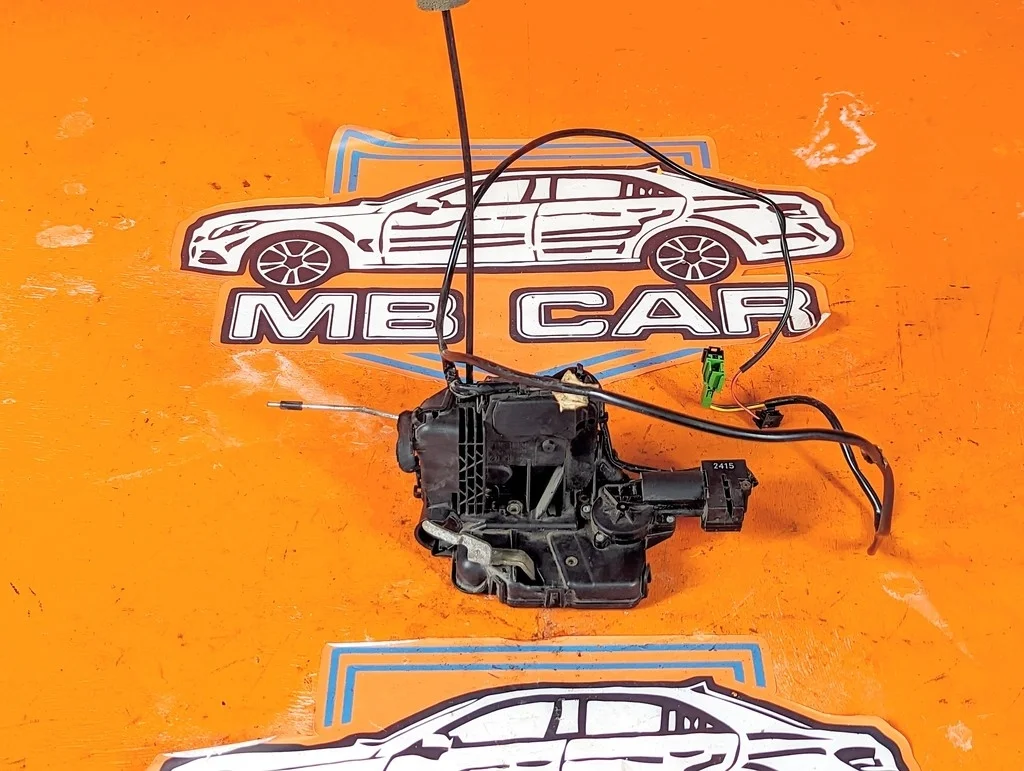 Замок двери передней правой Mercedes-Benz