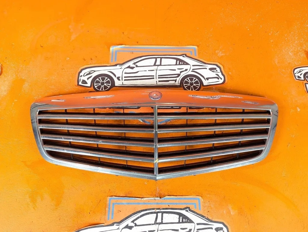 Решетка радиатора Mercedes-Benz