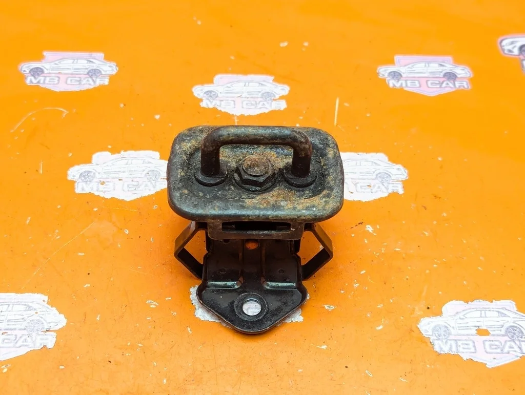 Петля капота Mercedes-Benz