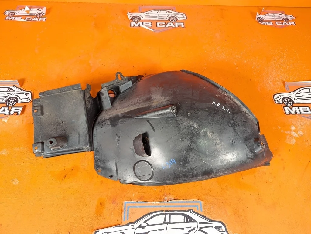 Подкрылок передний правый, задняя часть Mercedes-Benz