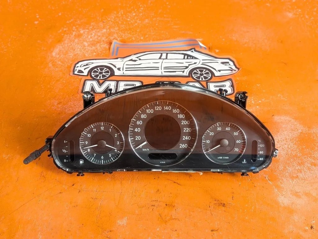 Щиток приборов Mercedes-Benz