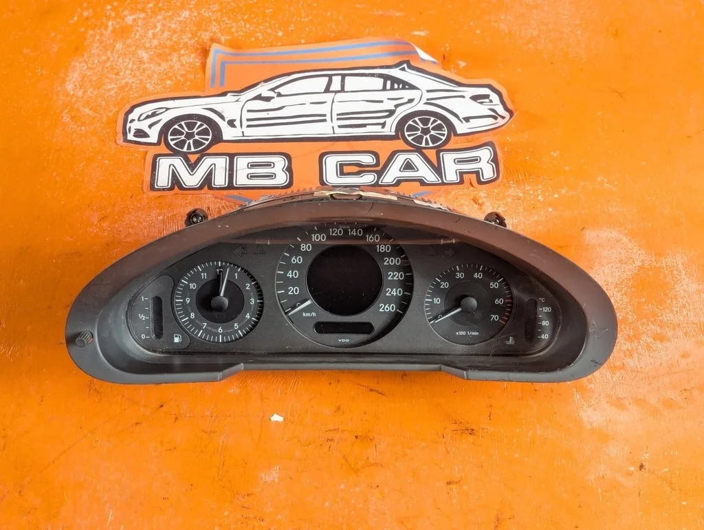 Щиток приборов Mercedes-Benz