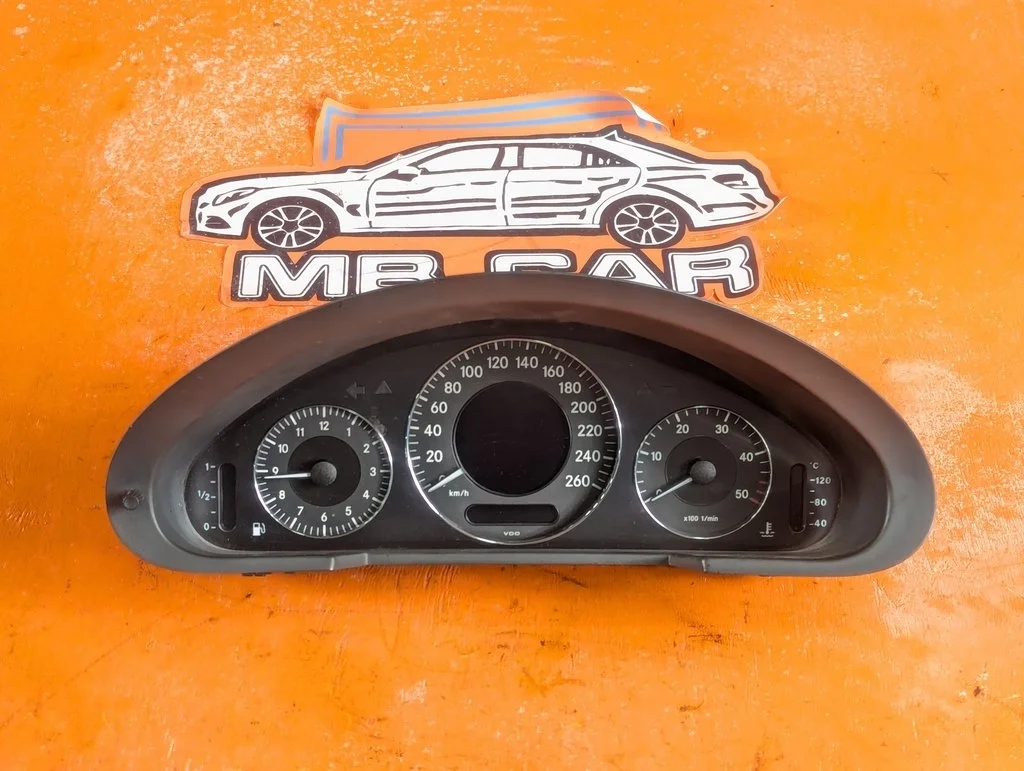 Щиток приборов Mercedes-Benz