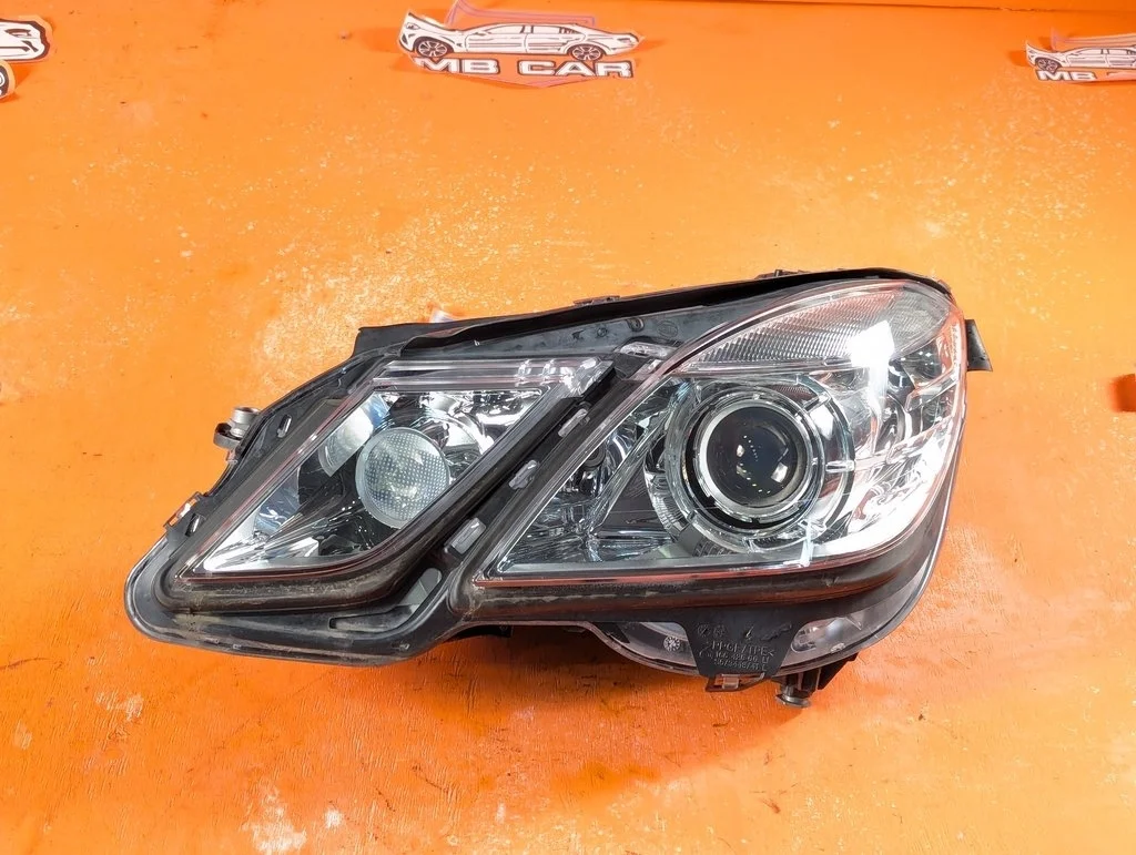 Фара левая Mercedes-Benz