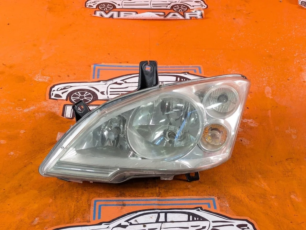 Фара левая Mercedes-Benz