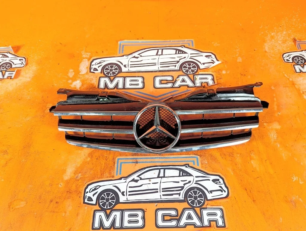 Решетка радиатора Mercedes-Benz