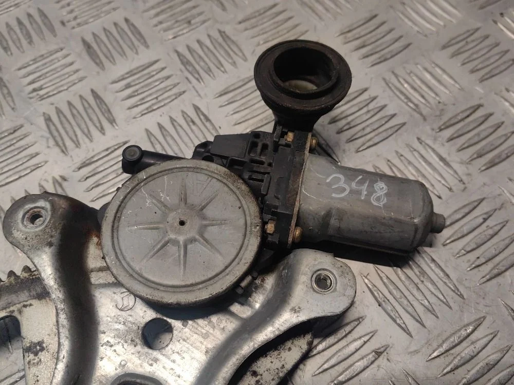 Моторчик стеклоподъемника п. п. Toyota Wish