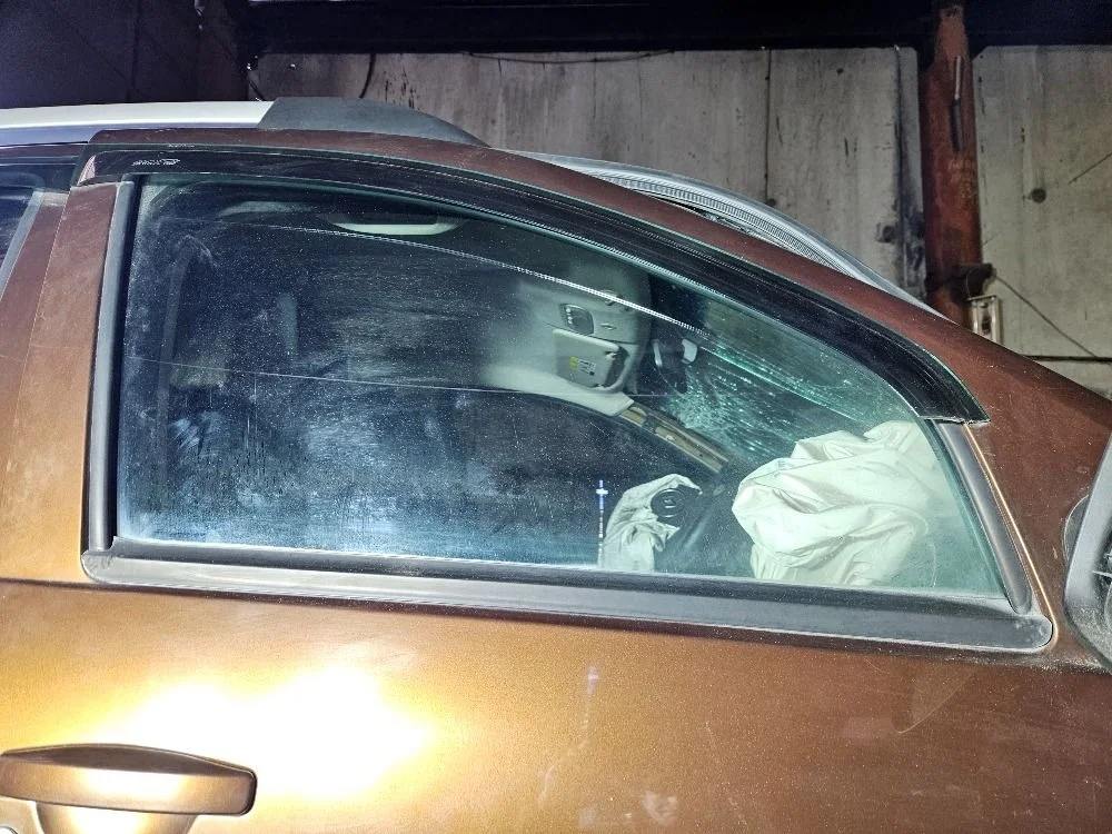 Стекло двери передней правой на Renault Duster 1