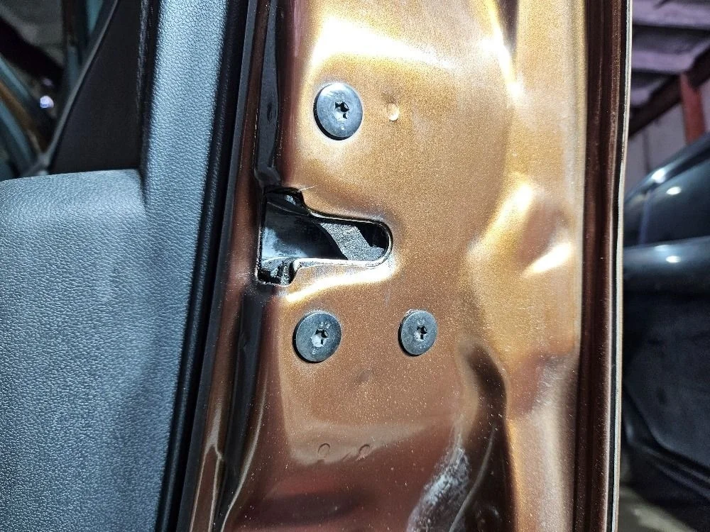 Замок двери передней правой на Renault Duster 1