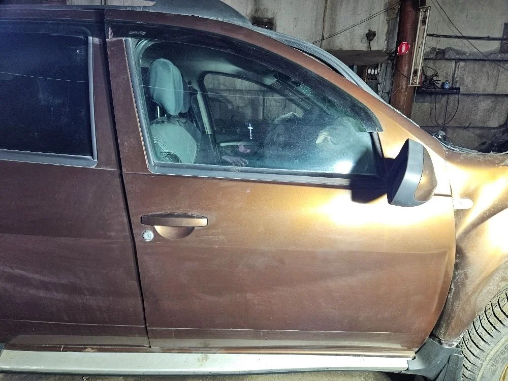 Дверь передняя правая на Renault Duster 1