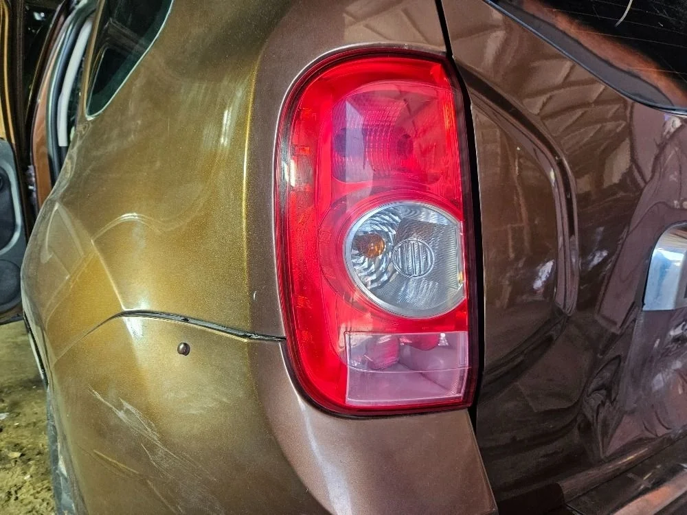 Левый фонарь на Renault Duster 1