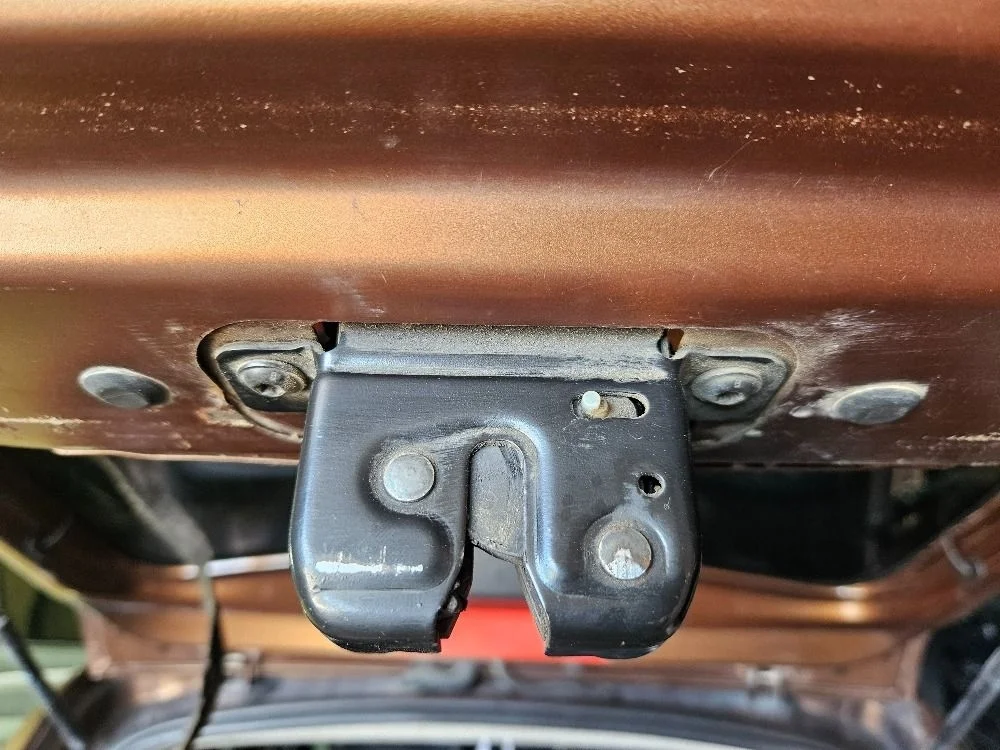 Замок багажника на Renault Duster 1