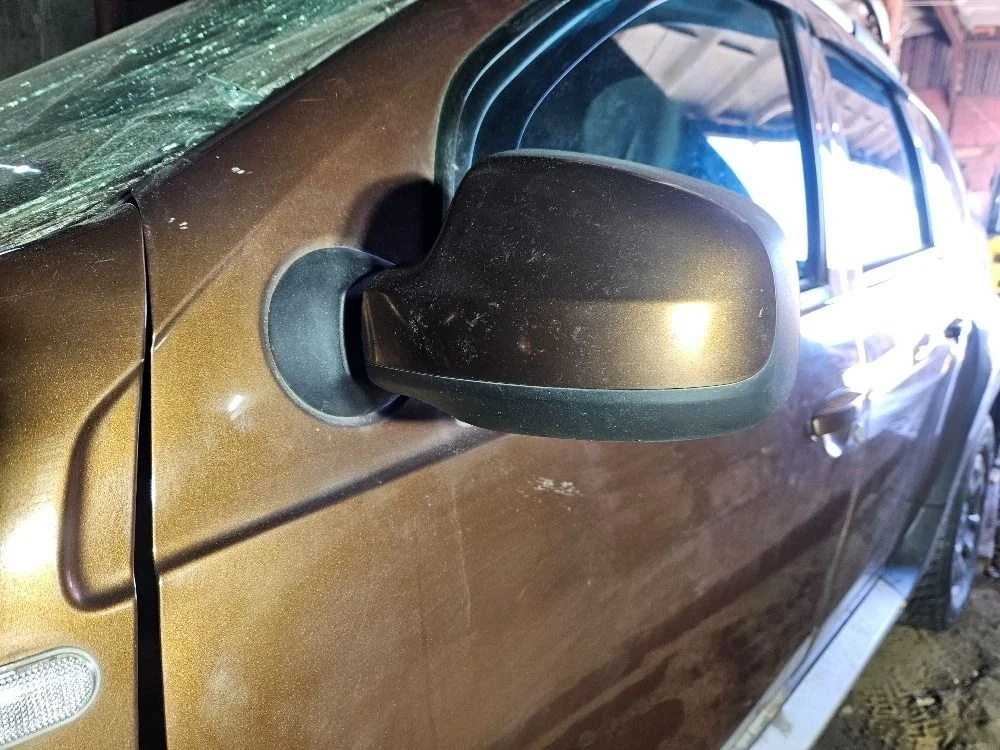 Левое зеркало на Renault Duster 1