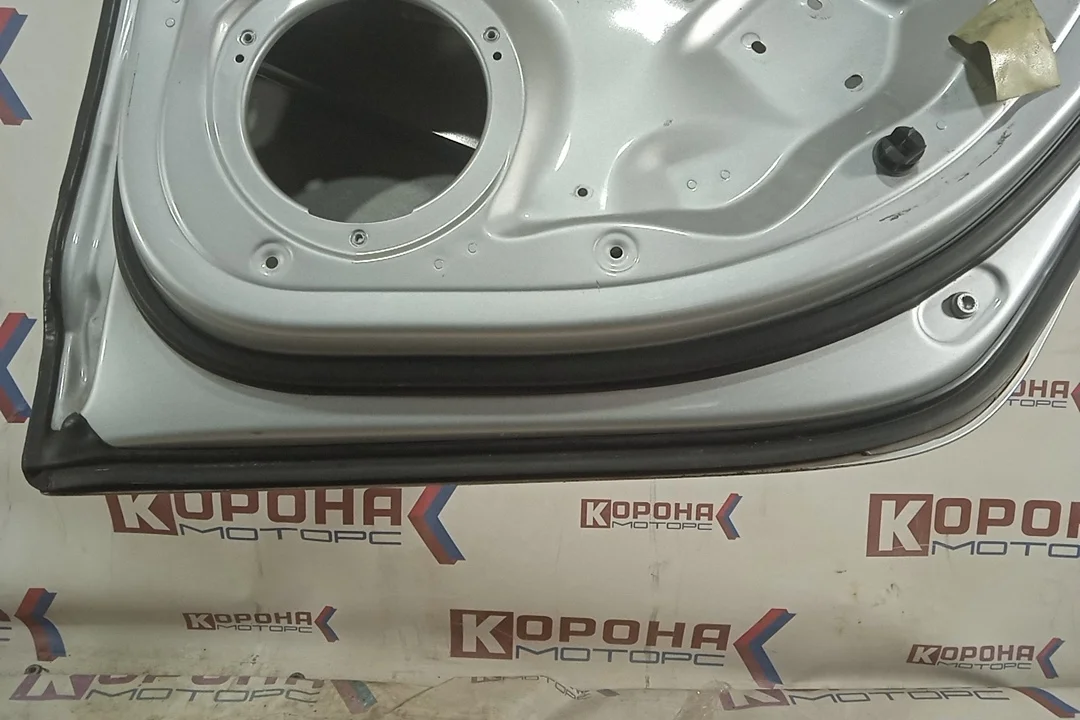 Дверь AUDI A6  4G5833052 C7 задняя правая Б/У мелкая ржавчина и вмятинки