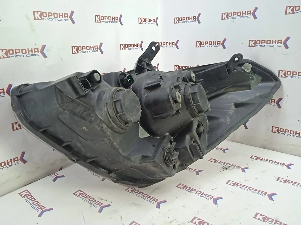 Фара передняя левая Б/У Б/У мелкие потёртости царапины