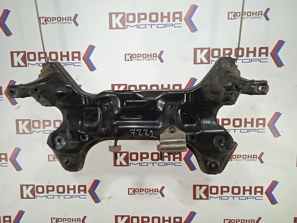Подрамник двигателя Б/У Б/У