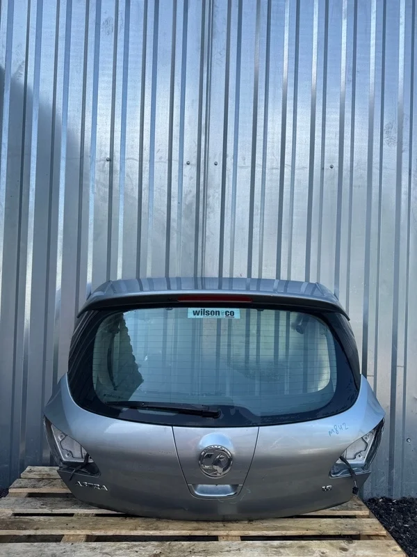 Дверь багажника со стеклом Opel Astra 2010-2018 J
