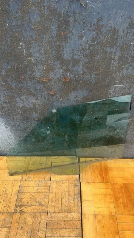 Стекло двери Skoda Fabia 2 2007-2015