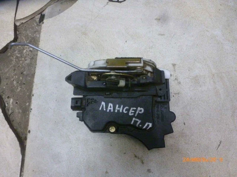Замок двери Mitsubishi Lancer 9 2004