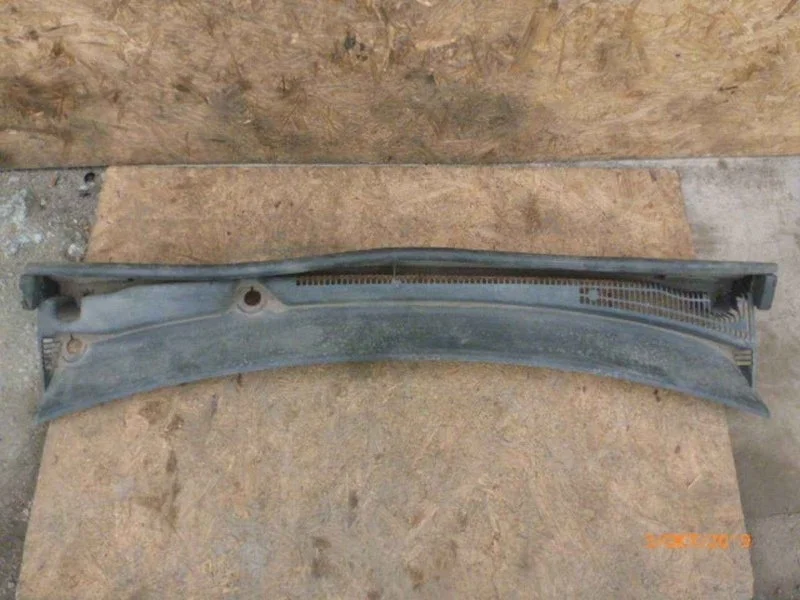 Водосток лобового стекла (жабо) Ford Fusion 2002-2012