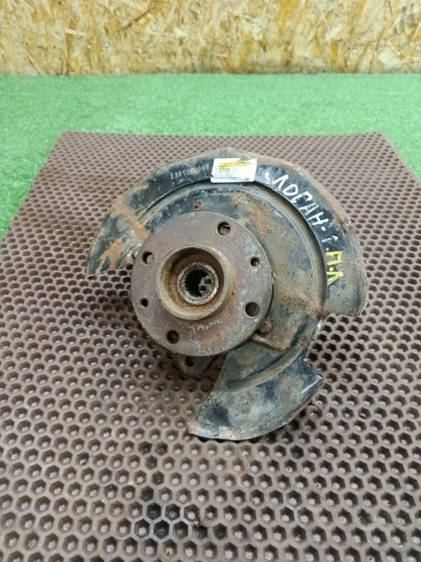 Кулак поворотный Renault Logan 2006