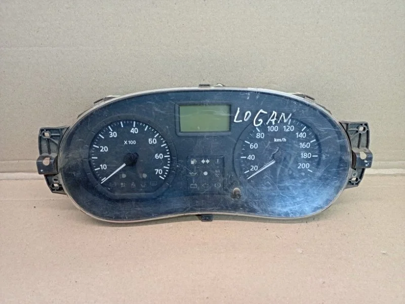 Панель приборов Renault Logan 2008