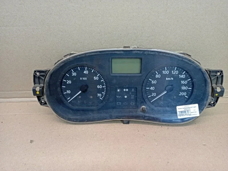 Панель приборов Renault Logan 2008