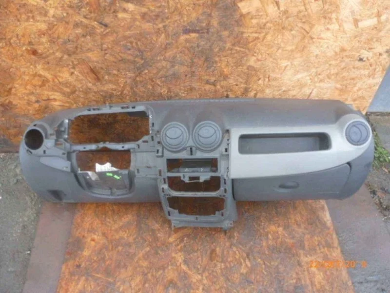 Торпедо Renault Logan 2010