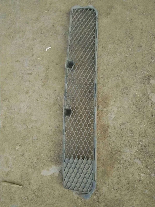 Решетка в бампер центральная Mitsubishi Lancer 2007-2017 CX,CY