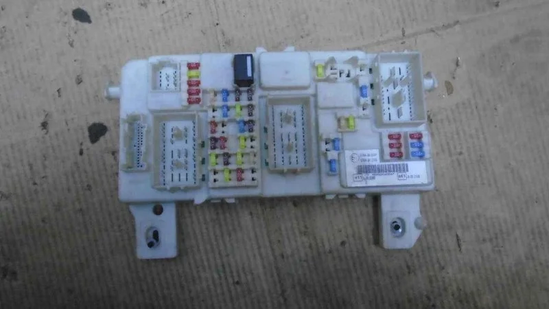 Блок предохранителей Ford Focus 2008-2011