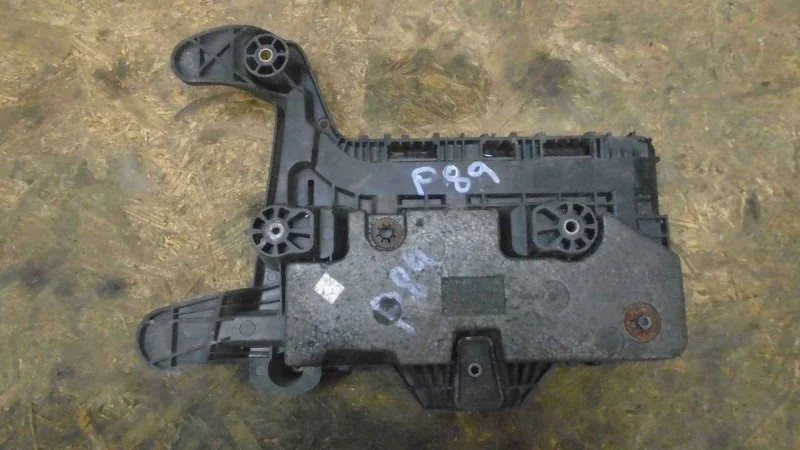 Крепление акб Volkswagen Passat CC 2008-2017