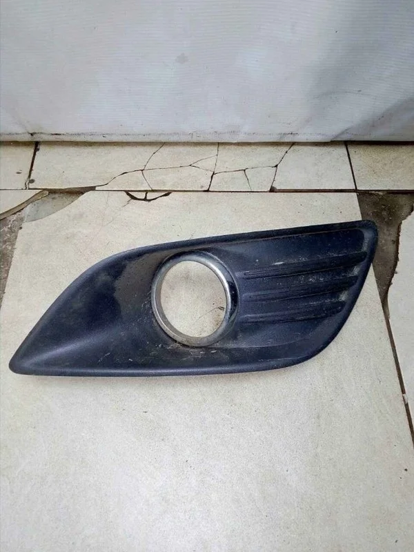 Решетка бампера Ford Focus 2008-2011