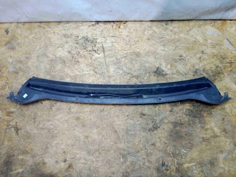 Водосток лобового стекла (жабо) Opel Astra 2011 J