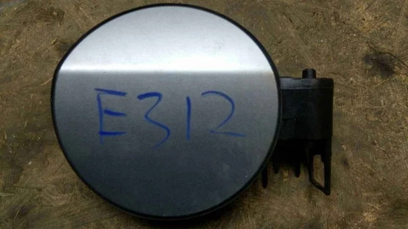 Лючок бензобака Opel Astra 2011 J