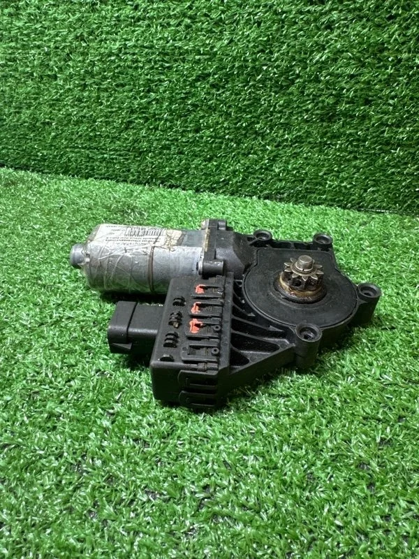 Моторчик стеклоподъемника Opel Zafira 2005-2012 B