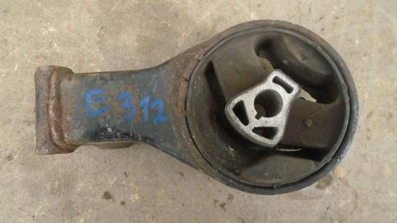 Опора двигателя Opel Astra 2011 J