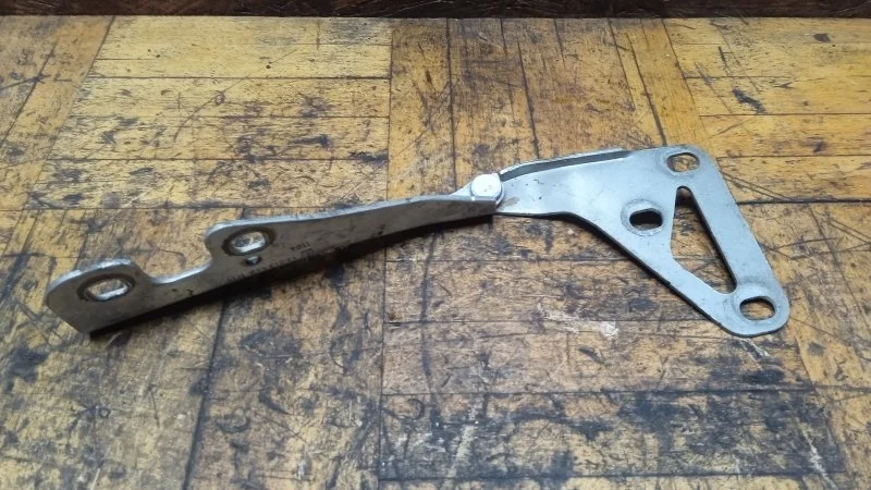 Петля капота Opel Astra 2004-2015 H