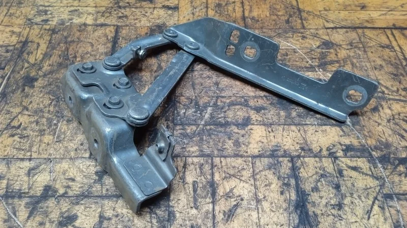 Петля капота Opel Astra 2010-2018 J