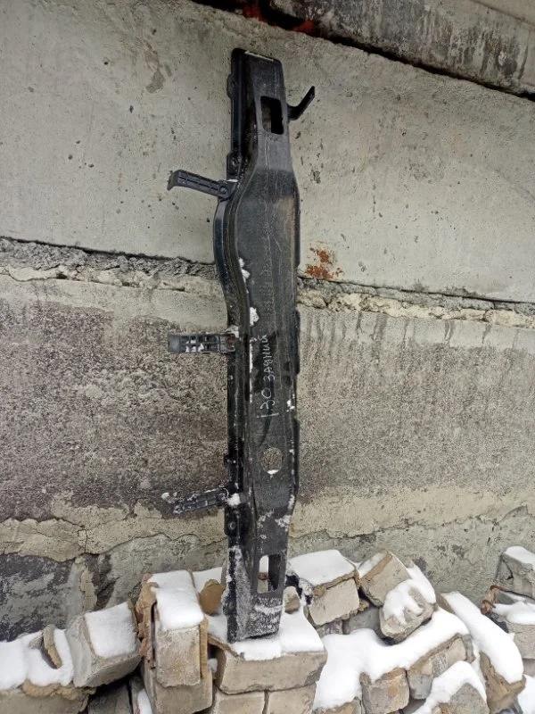 Усилитель бампера Hyundai i30 2007-2012