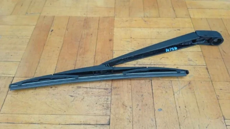 Поводок стеклоочистителя Mazda 3 2009-2013 BL