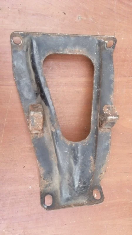Кронштейн впускного коллектора Mitsubishi Lancer 9 2003-2008