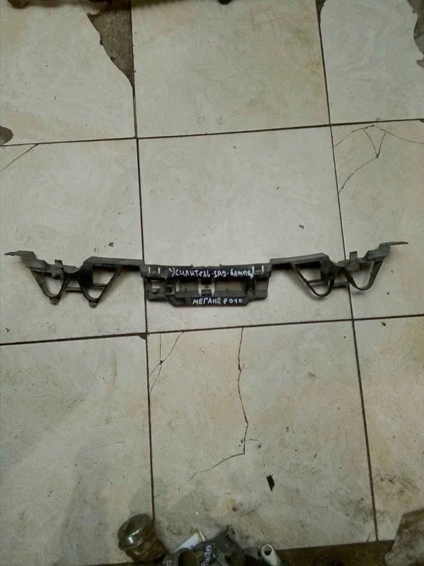 Кронштейн бампера центральный Renault Megane 2 2003-2009